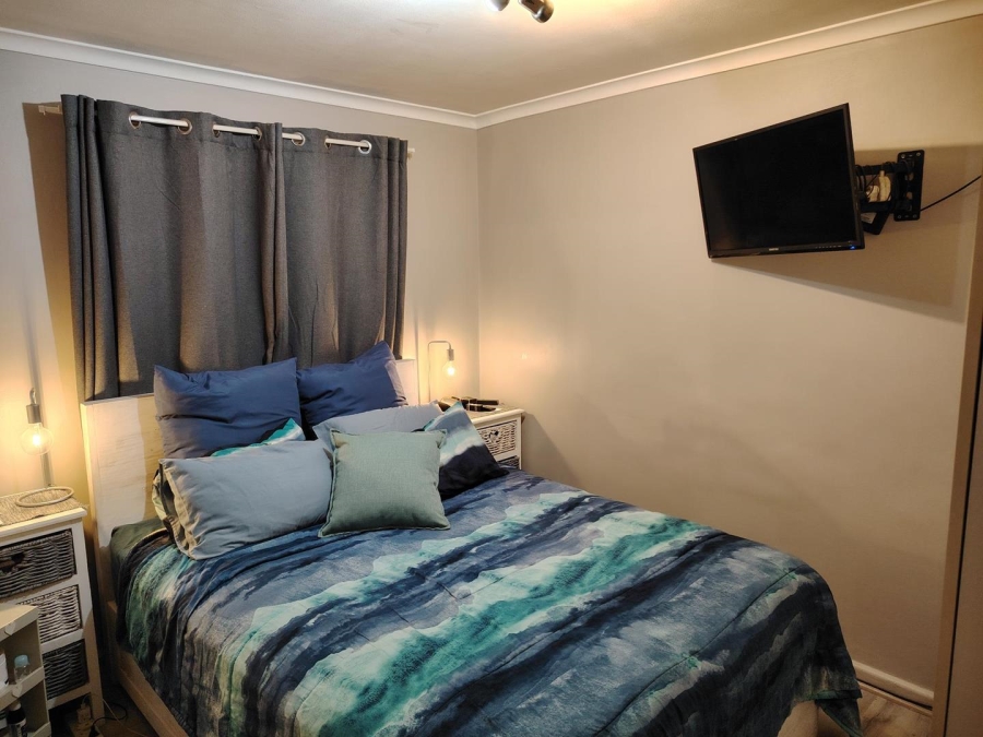 To Let 2 Bedroom Property for Rent in Goodwood Estate Western Cape
